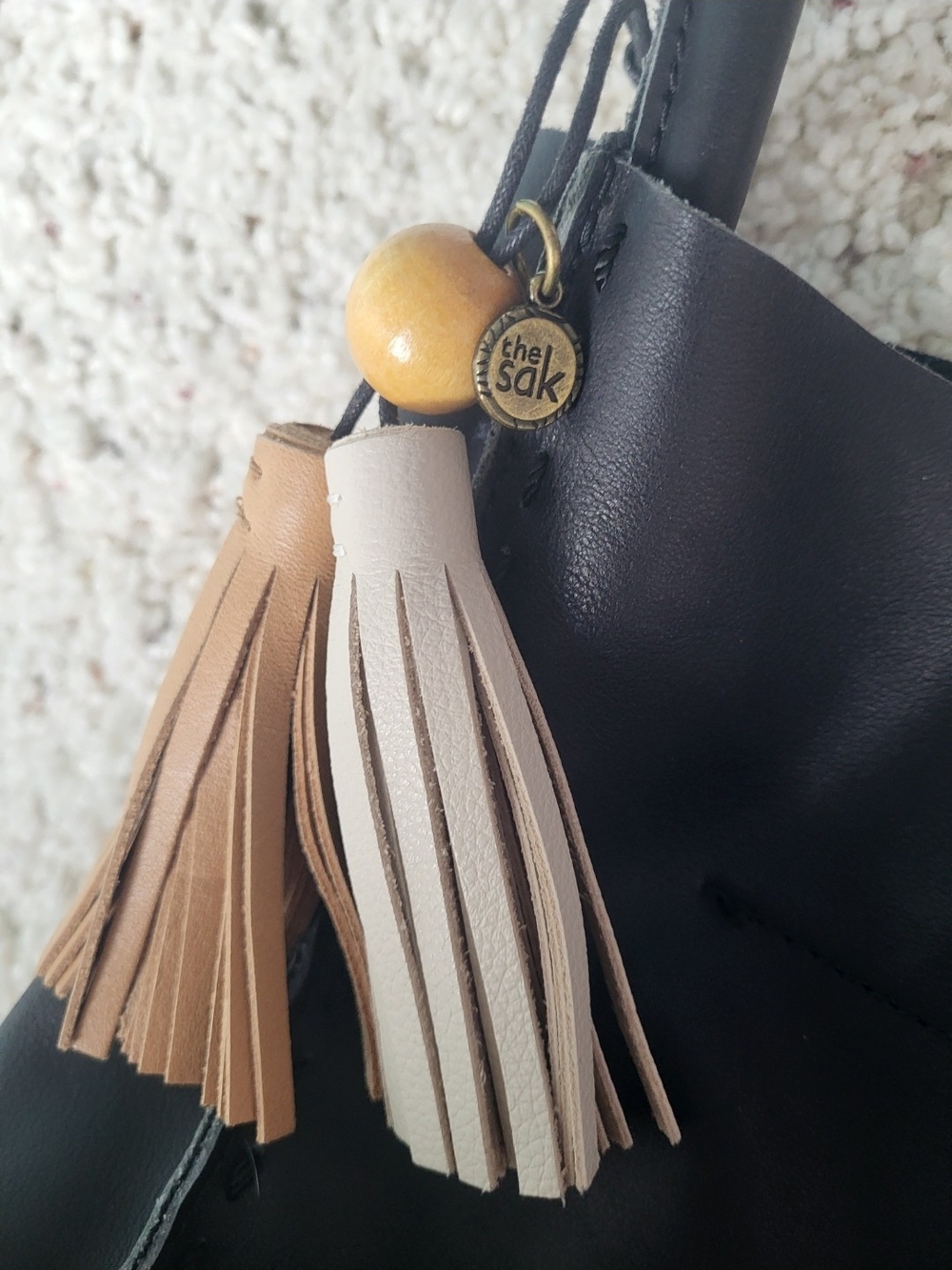 The Sak Los Feliz Black 100% Leather Crossbody Bag With Snap Enclosure - Picture 2 of 4